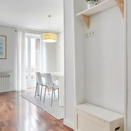 Always Easy I Escolta Real Apartment *